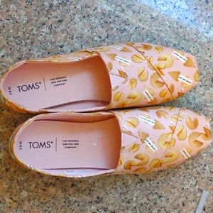 Tom's slide on pink fortune cookie shoes 8.5
